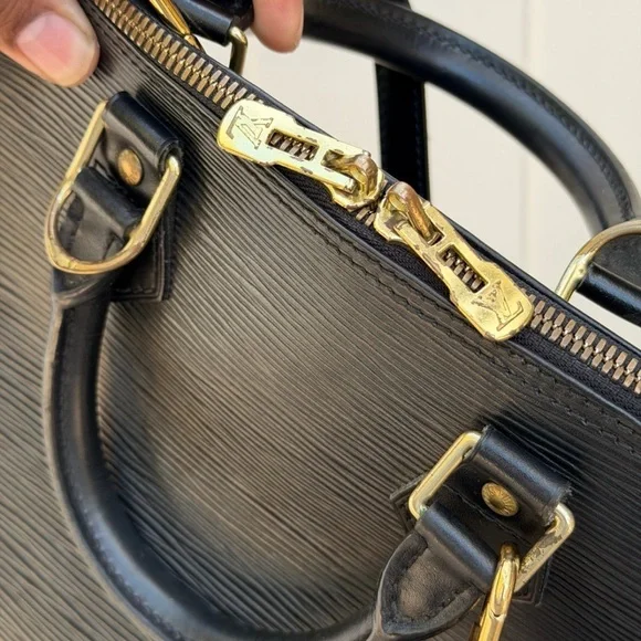 Authentic Louis Vuitton Epi Alma Leather Bag - Picture 6 of 11